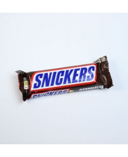 Snickers шоколадный батончик 50г